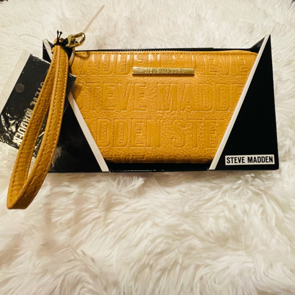 New Steve Madden Wristlet